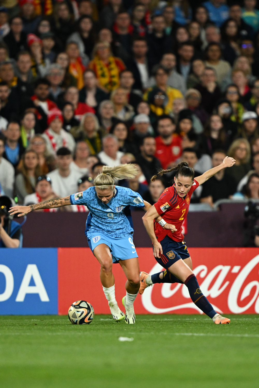 西班牙队在国际足球赛中取得胜利 西班牙队在国际足球赛中取得胜利