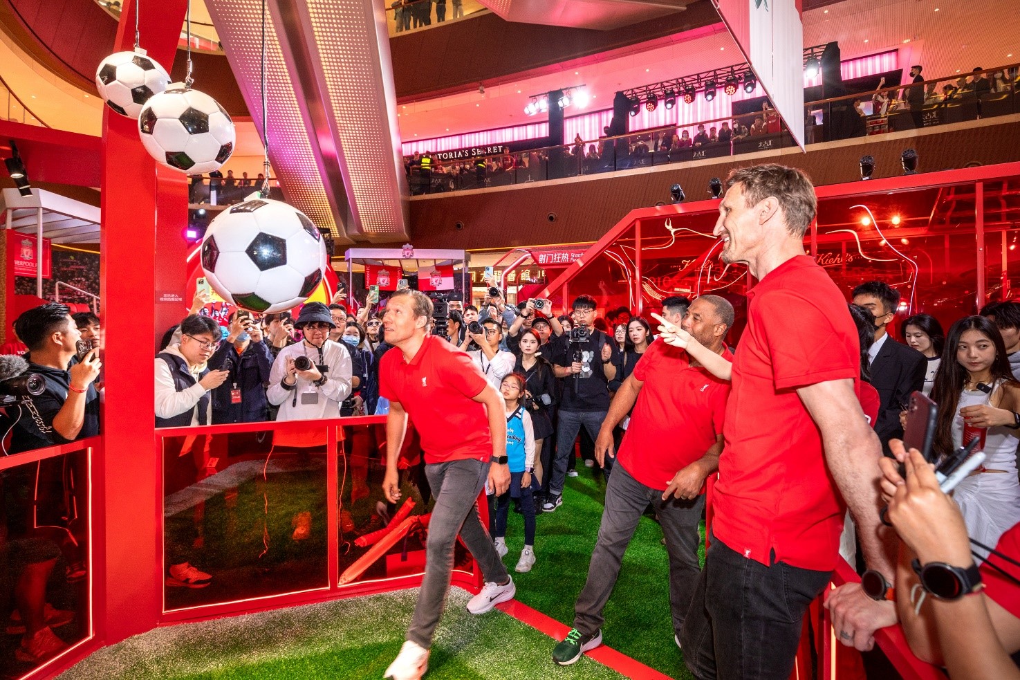 观众们将在足球比赛中看到怎样的精彩表演? 观众们将在足球比赛中看到怎样的精彩表演?