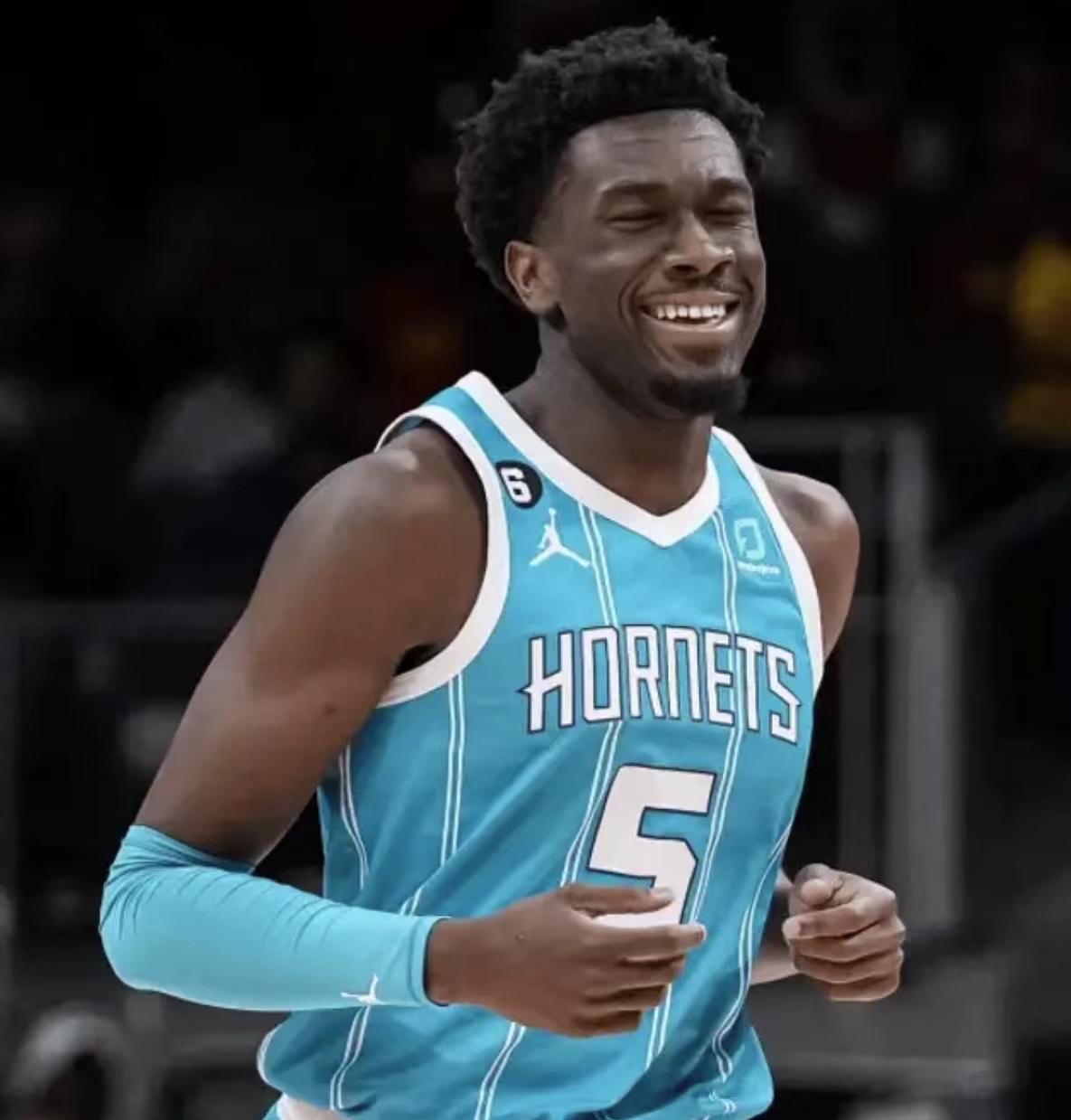 开云体育在线-热火客场战胜黄蜂，士气大振全队备战季后赛