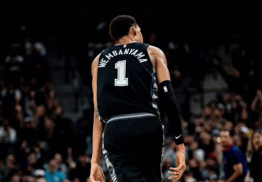 开云体育官网-破队史纪录!雄鹿队主场吞败，失去赛会第一的简单介绍