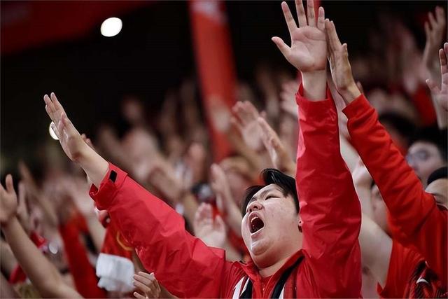 国家队备战足球盛会,球迷期待球队再创佳绩 国家队备战足球盛会,球迷期待球队再创佳绩