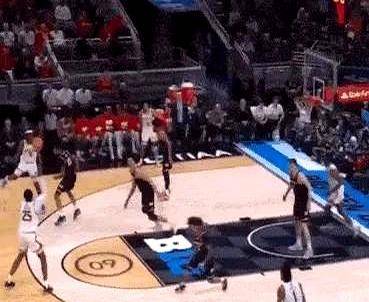 脚下技术精湛,比赛中球员们展现出色技术 脚下技术精湛,比赛中球员们展现出色技术