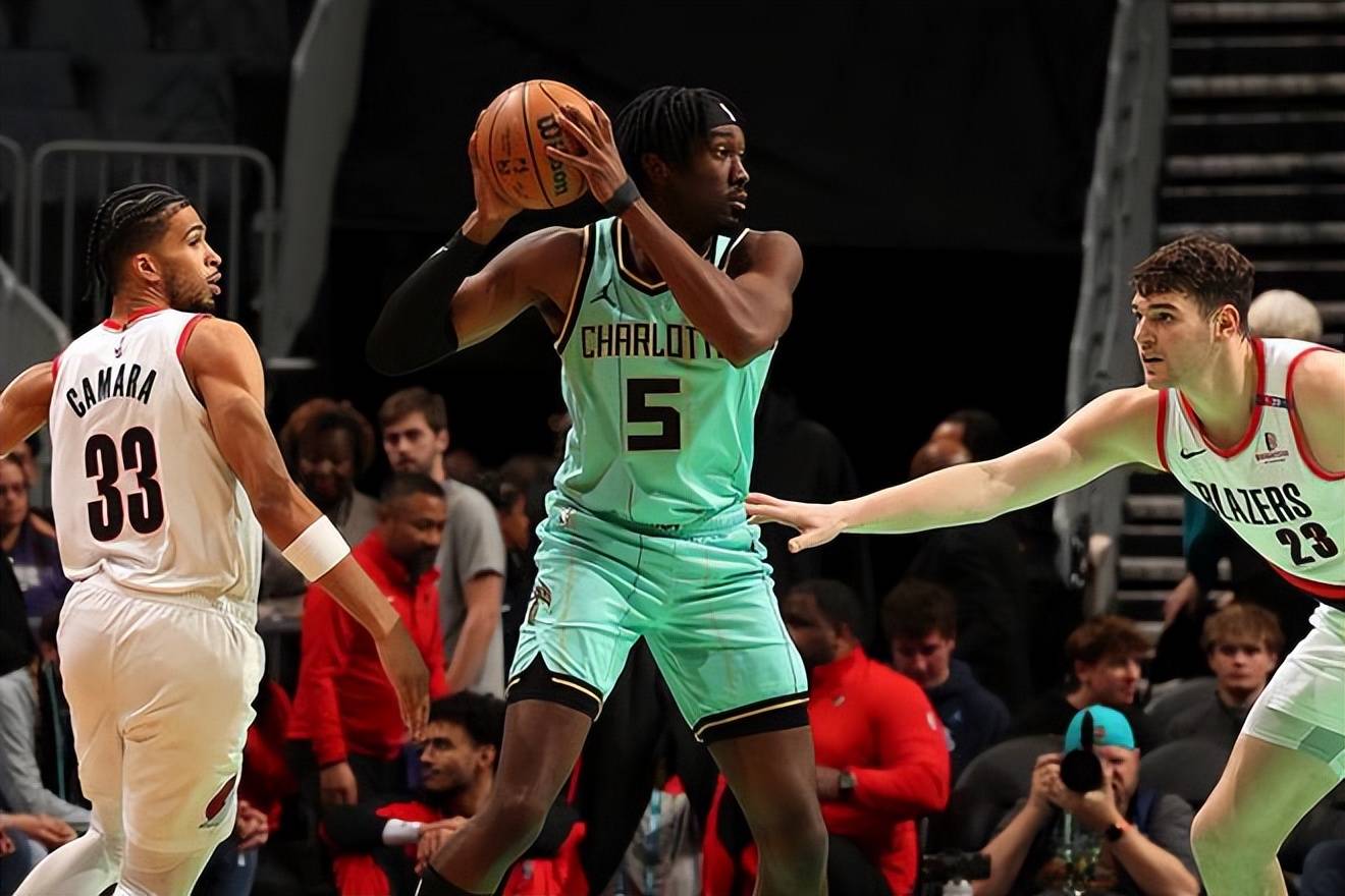 包含人逆袭黄蜂,西蒙斯快速突破取得决胜一击的词条 包含人逆袭黄蜂,西蒙斯快速突破取得决胜一击的词条