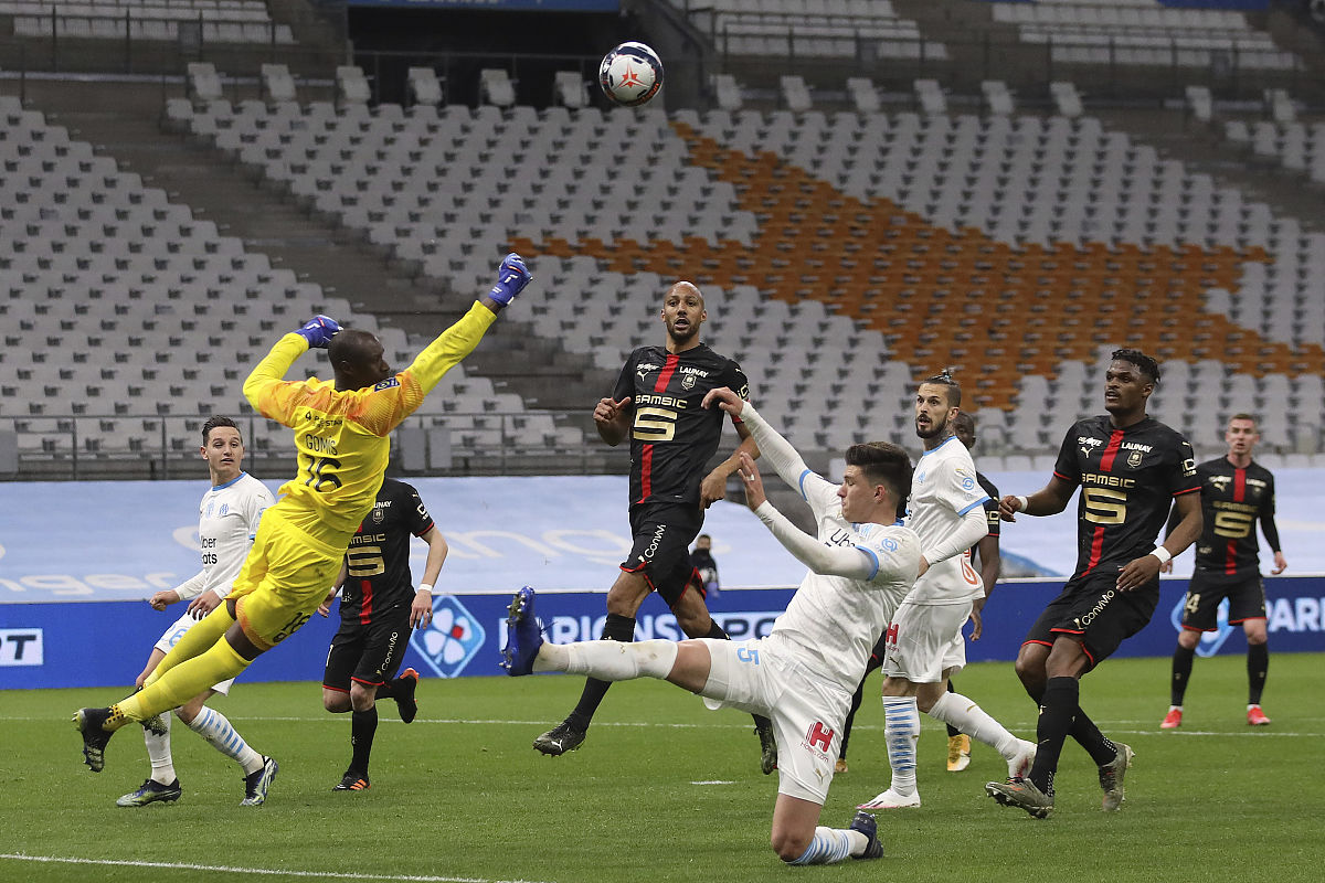 沃尔夫斯堡客场比小胜，拿下关键三分