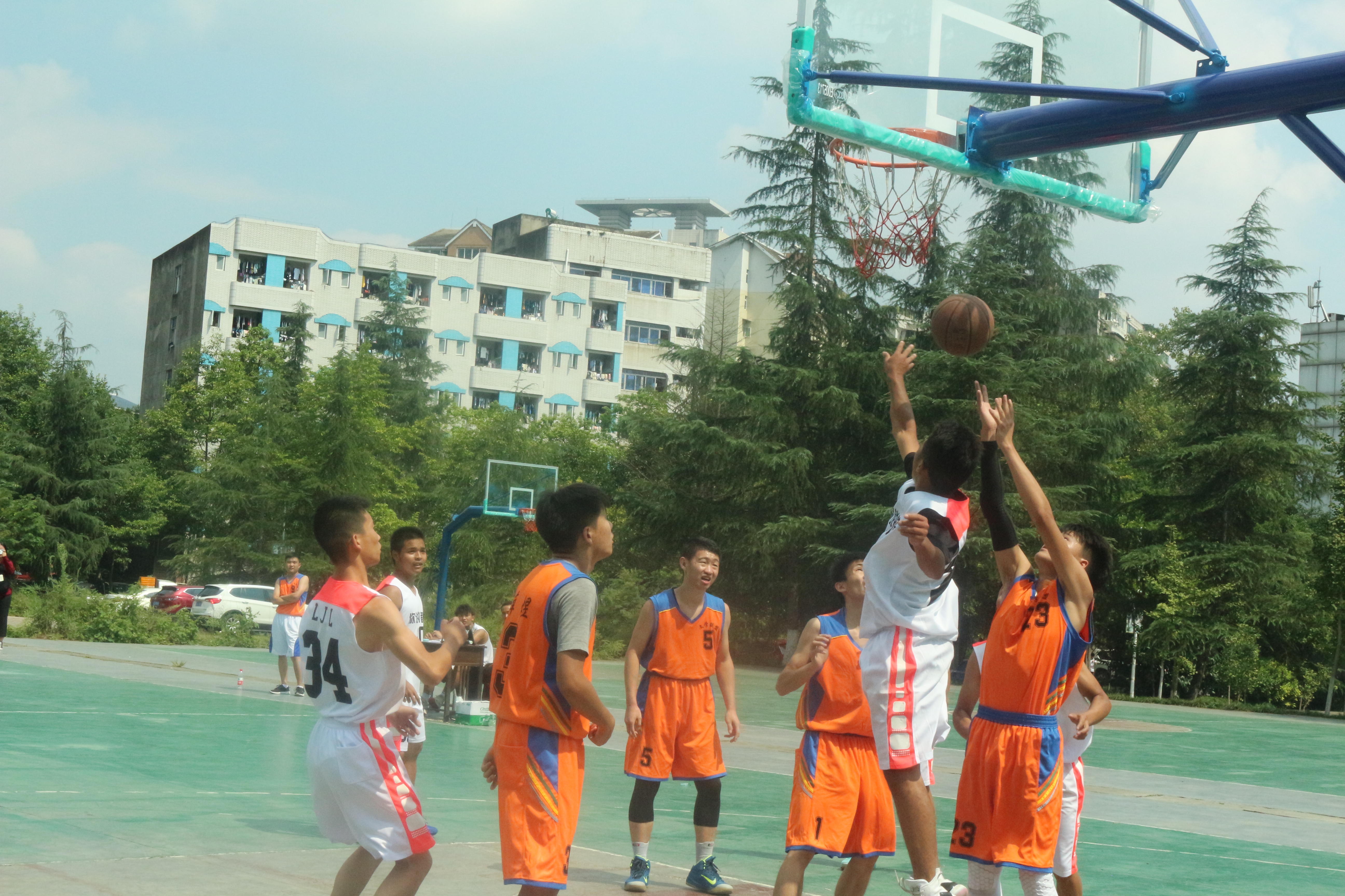 开云体育登录-包含勇猛无畏！比赛中球员斗志昂扬无所畏惧的词条