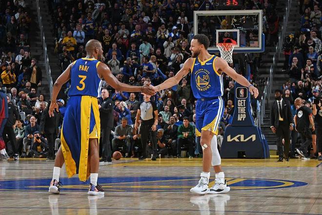 保罗复出助球队取胜,表现出色 保罗复出助球队取胜,表现出色