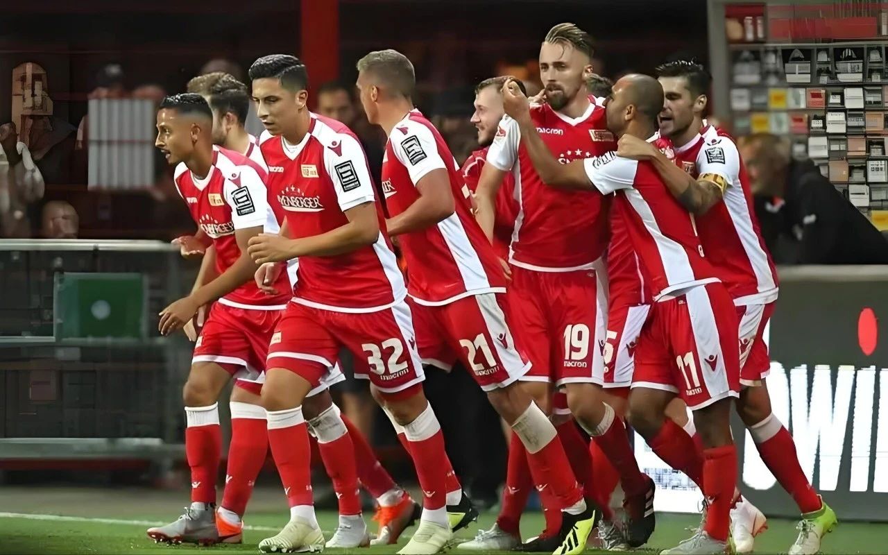 开云体育亚洲官网-包含弗赖堡在客场遭遇千钧一发，险胜对手的词条