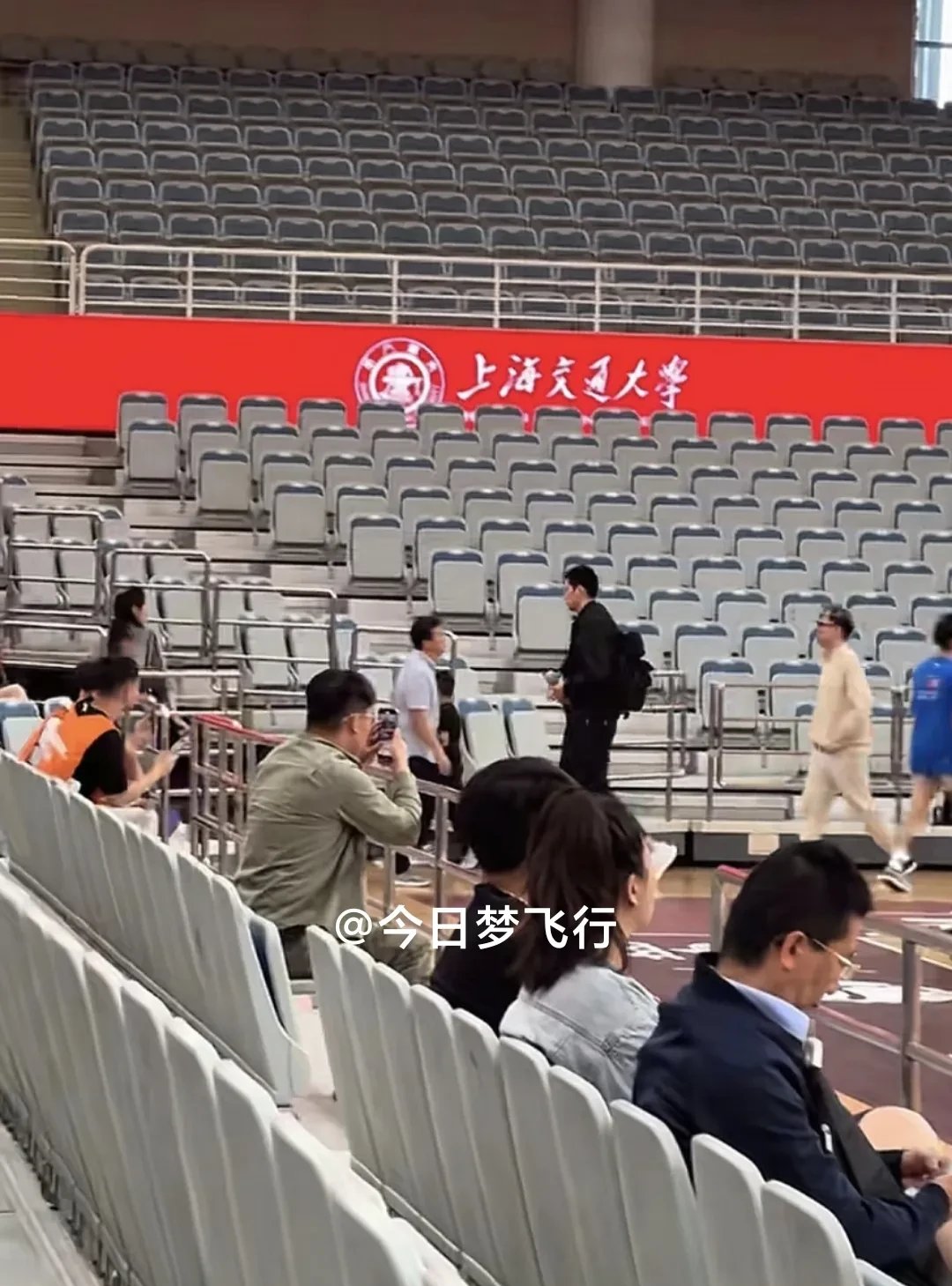 球队在决胜时刻展现出顽强的抗争精神 球队在决胜时刻展现出顽强的抗争精神