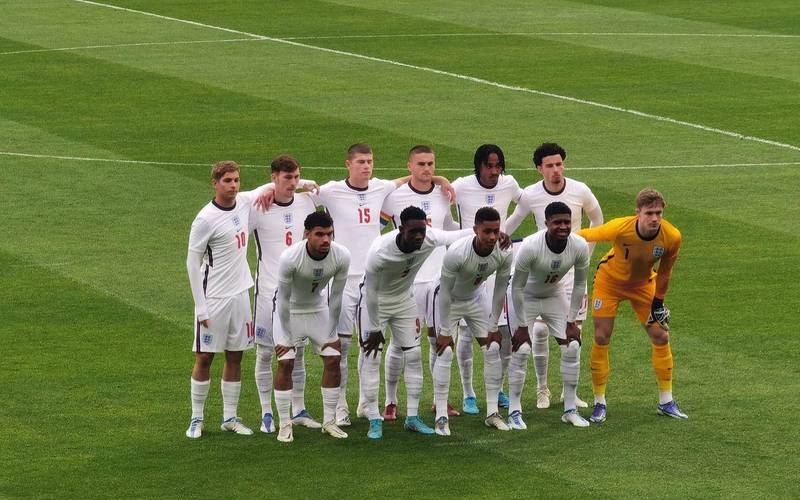 德国队对阵英格兰队，双方实力对决拼搏的简单介绍