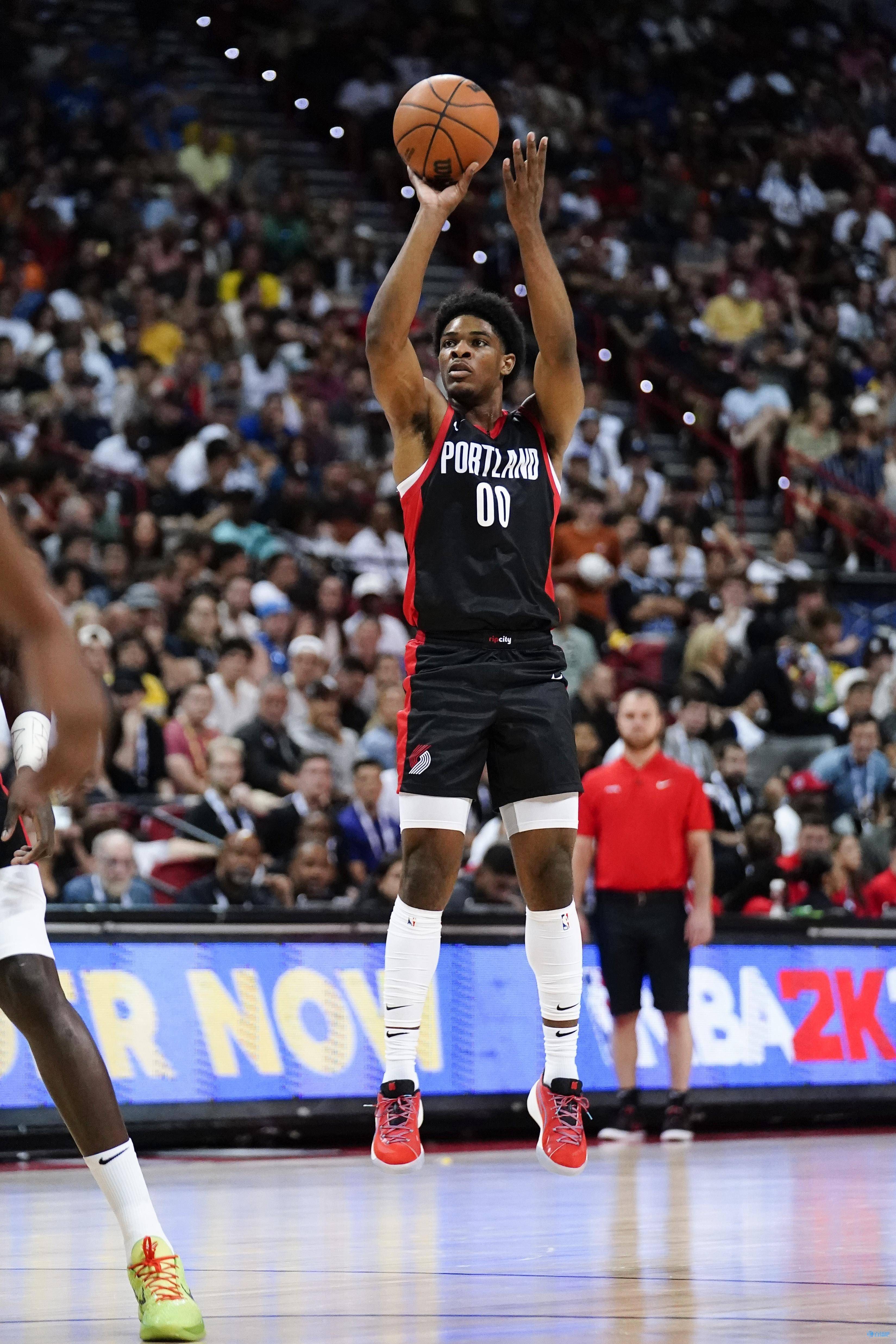 开云体育-开拓者逆转独行侠，利拉德绝杀冷漠