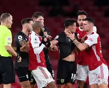 华尔夏姆主场不敌伯恩利,遭遇胜利荒 华尔夏姆主场不敌伯恩利,遭遇胜利荒