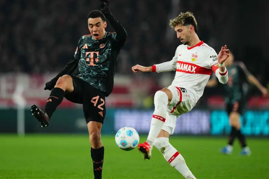 开云体育网页版登录入口-关于亚眠球队在客场遭遇对手，卫冕冠军重整旗鼓的信息