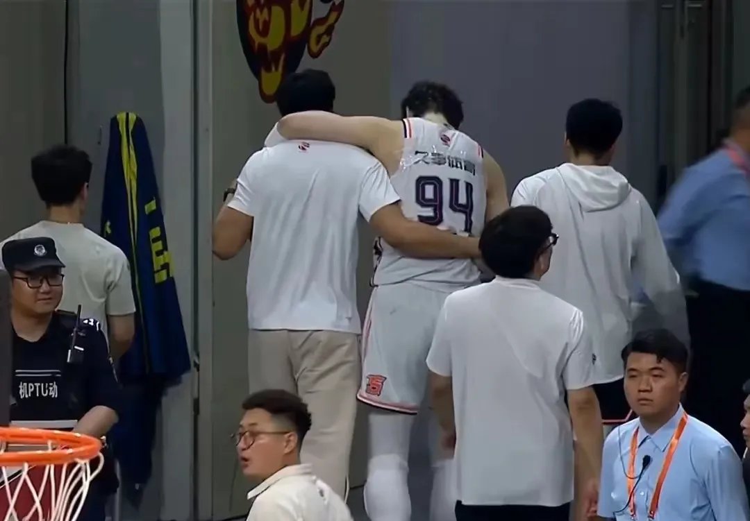 开云体育app-包含上海大鲨鱼将在主场对阵山西汾酒队的词条