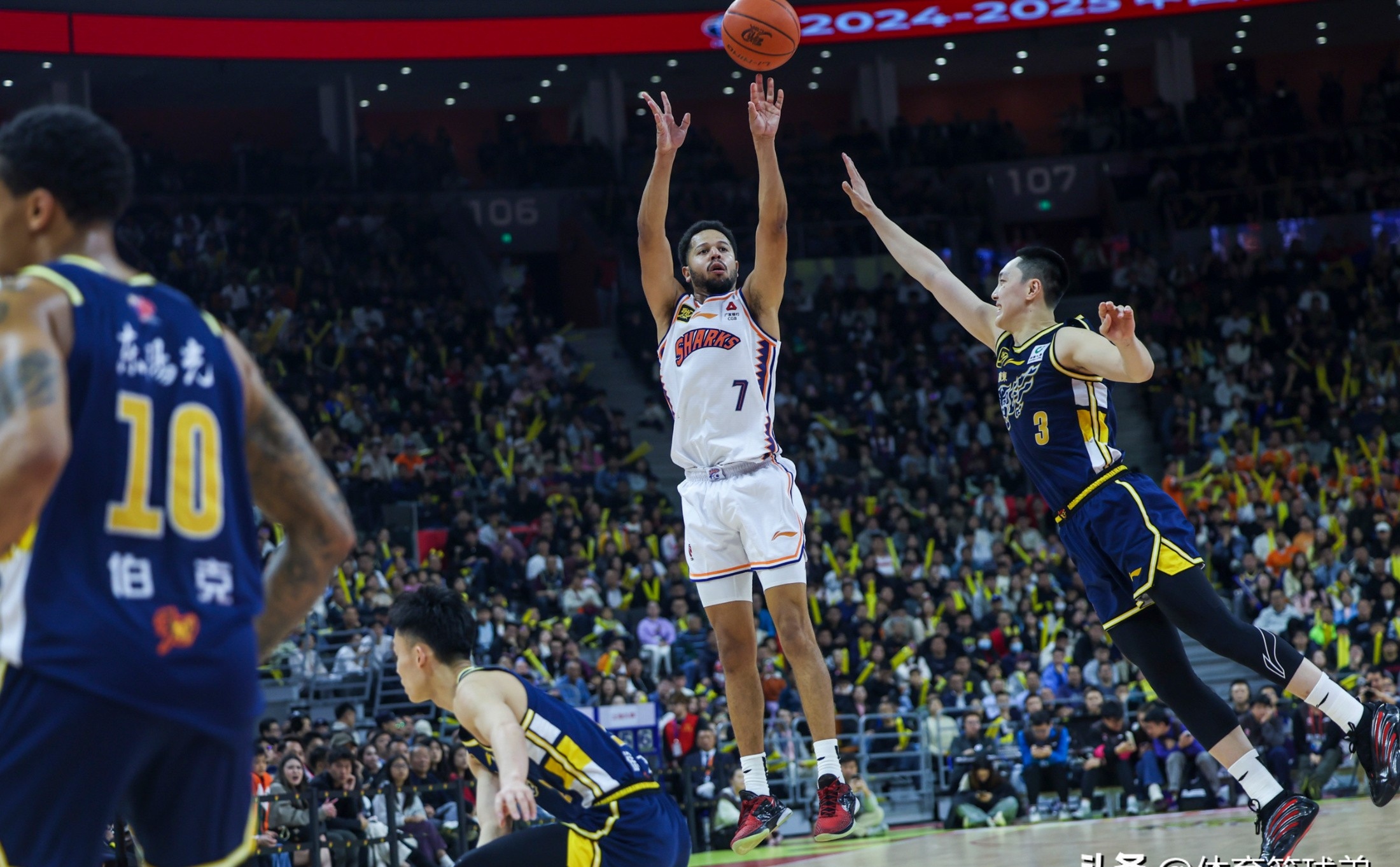 开云体育官网入口-男篮名将集训结束，国外实战练兵备战