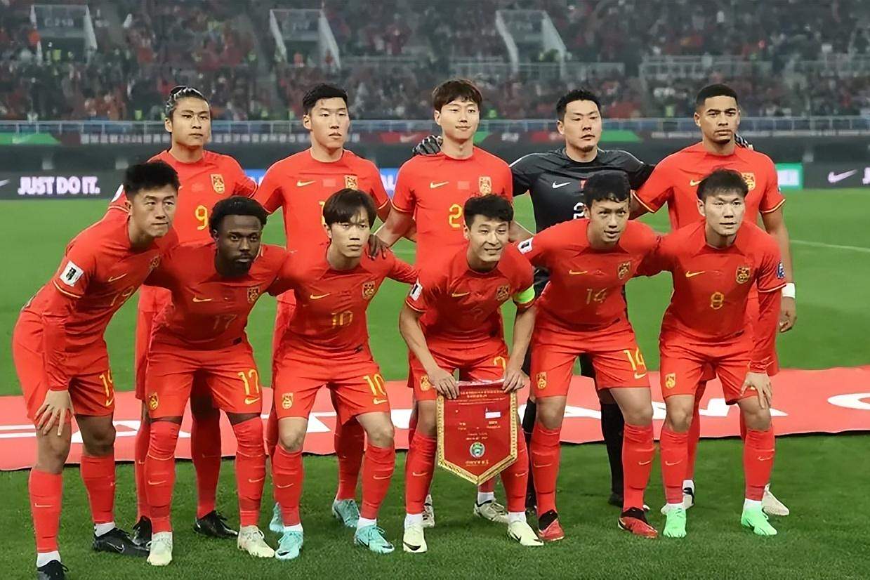 球队在比赛中展现出团队合作的默契,取得胜利 球队在比赛中展现出团队合作的默契,取得胜利