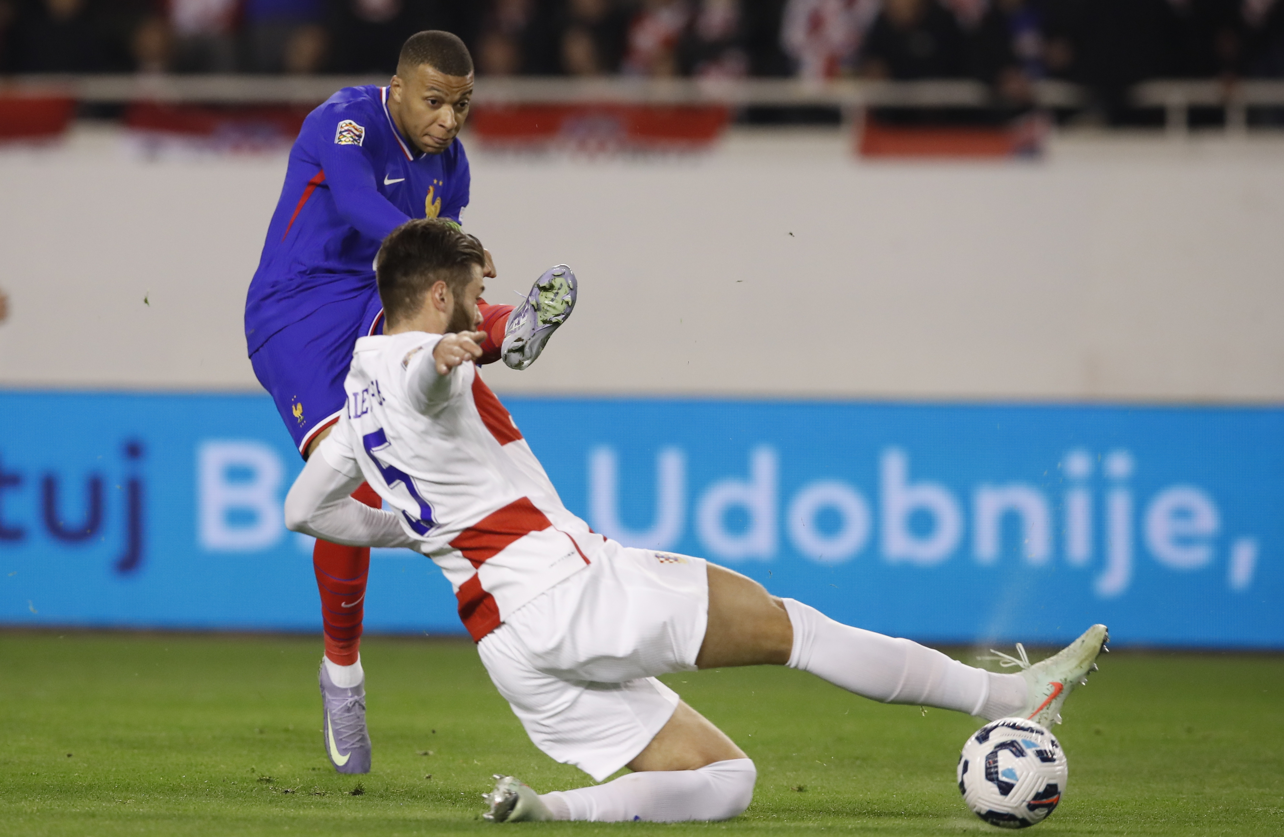 关于克罗地亚客场-大胜瑞典,赢得欧国联四强名额的信息 关于克罗地亚客场-大胜瑞典,赢得欧国联四强名额的信息