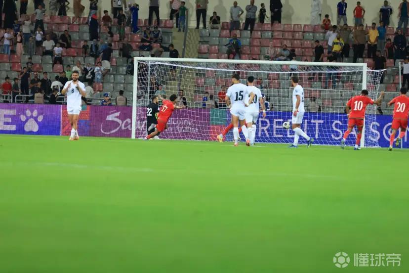 开云体育网页版入口-包含世界杯预选赛乱象不断，裁判争议成焦点的词条