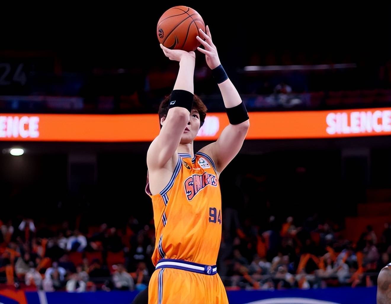 新疆男篮实力递减，卫冕前景蒙阴影的简单介绍