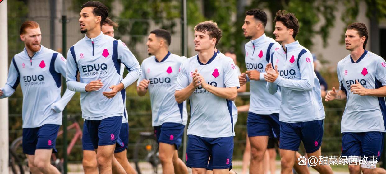 阿贾克斯实现三连胜，重返荷甲榜首