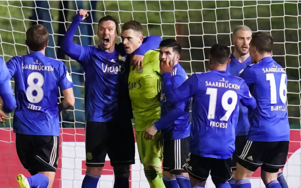 豪强对拼！国际足球赛场上演精彩对决