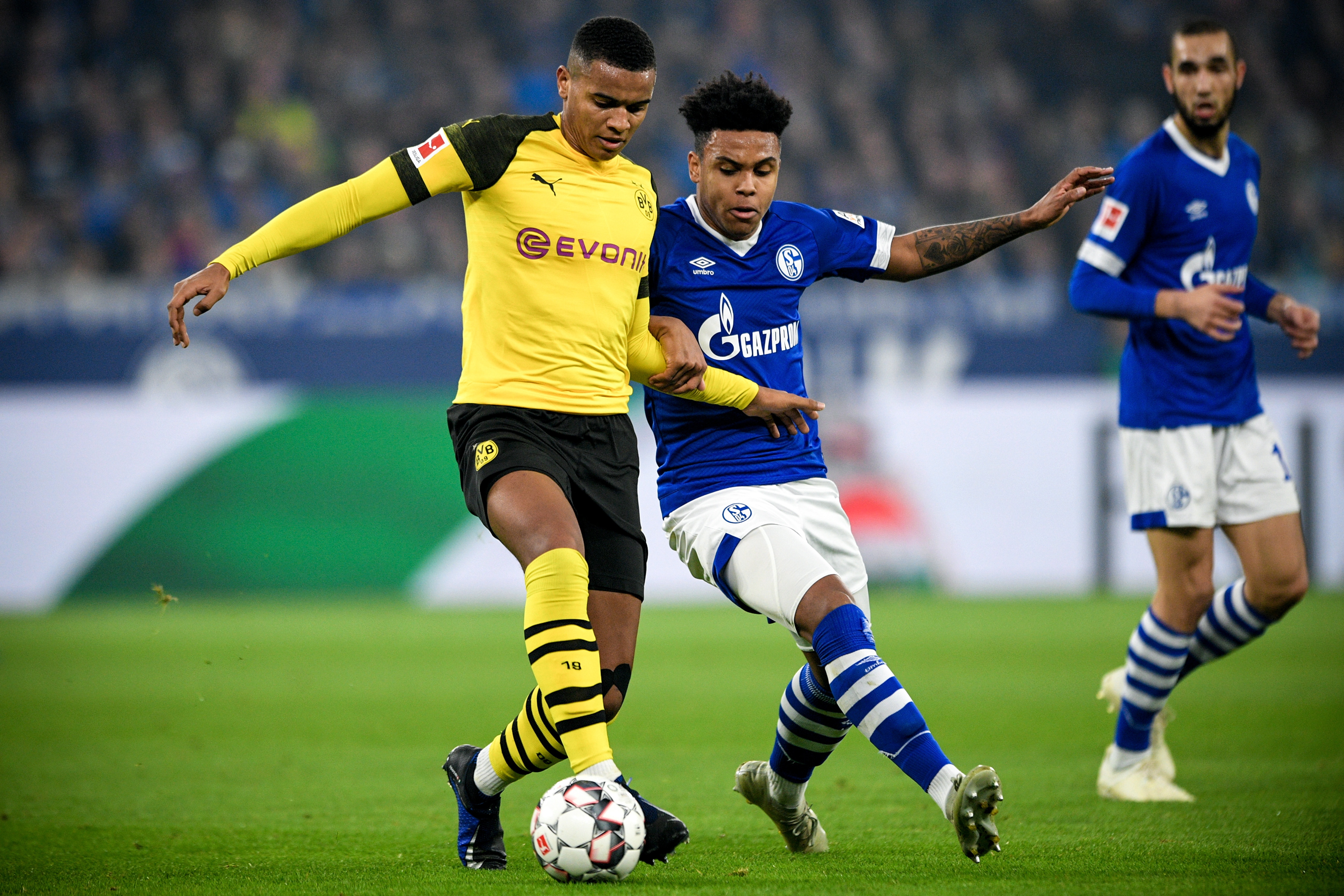 开云体育官方入口-沙尔克与多特蒙德在关键战役中对决