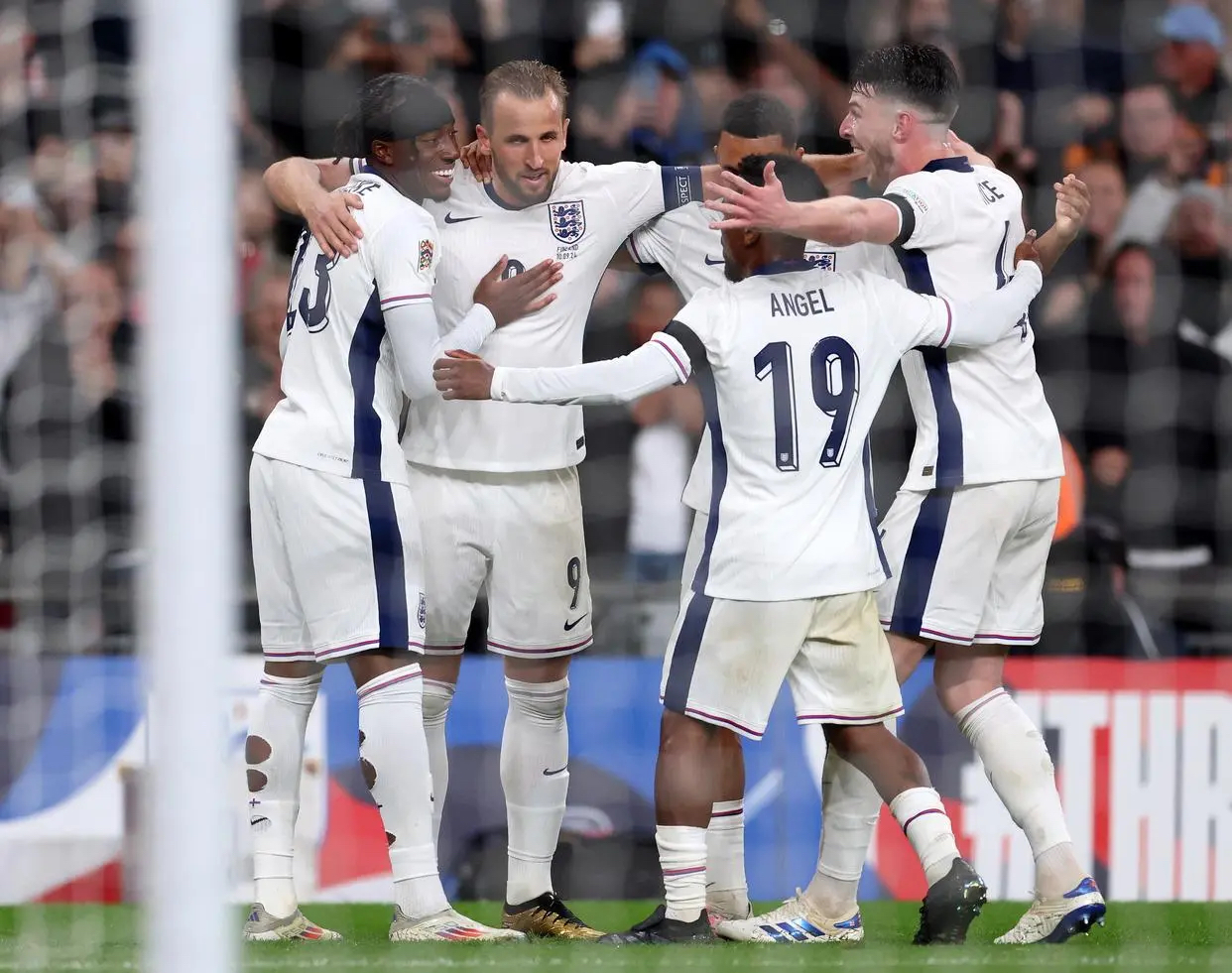 欧国联淘汰赛:惊险残酷场面上演,力与梦想较量 欧国联淘汰赛:惊险残酷场面上演,力与梦想较量