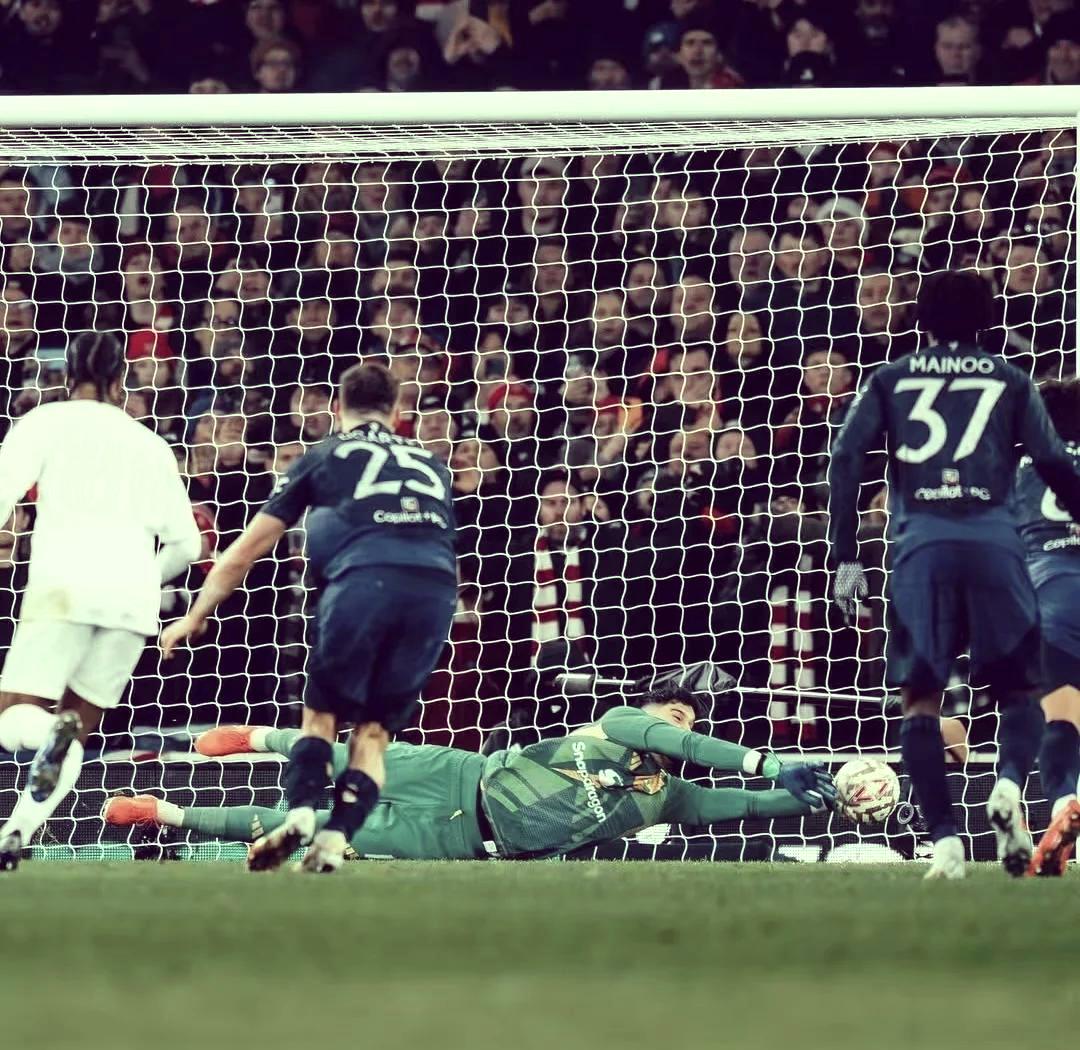 关于里昂遭遇严重伤病,备战下一场比赛的信息 关于里昂遭遇严重伤病,备战下一场比赛的信息