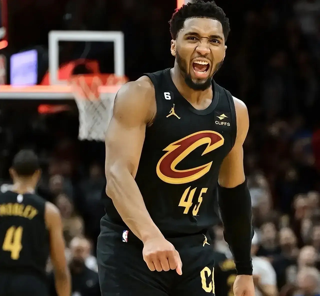 76人胜骑士止连败,恩比德32分 76人胜骑士止连败,恩比德32分