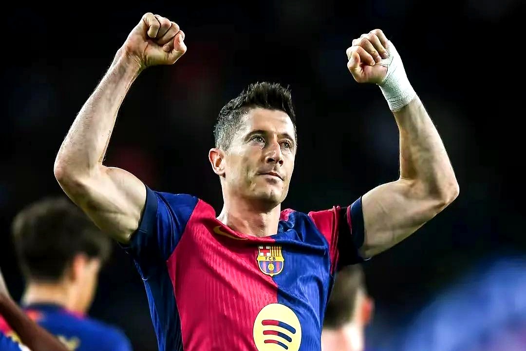 西班牙逆袭波兰,莱万多夫斯基梅开二度 西班牙逆袭波兰,莱万多夫斯基梅开二度