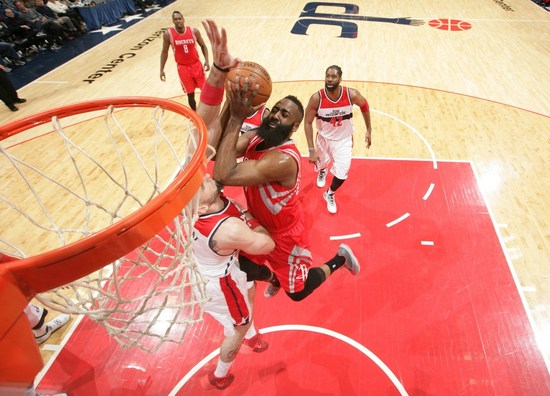 火箭队防守稳健,成功阻止热火的反扑 火箭队防守稳健,成功阻止热火的反扑